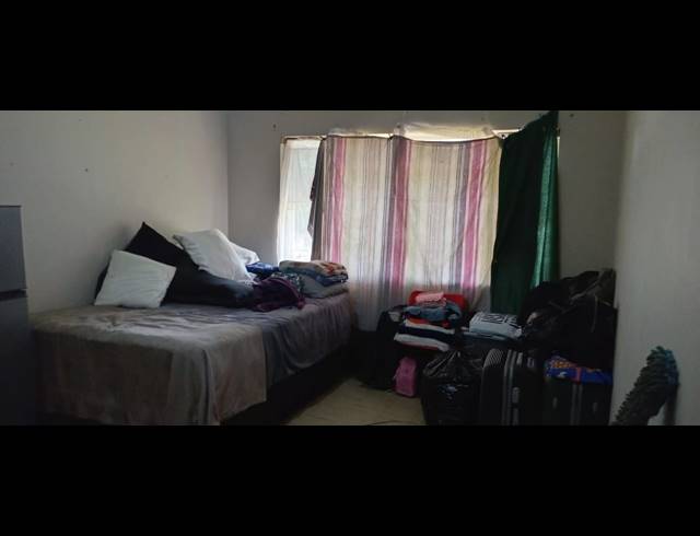6 BEDROOM FREESTANDING FOR SALE IN SILVERTON